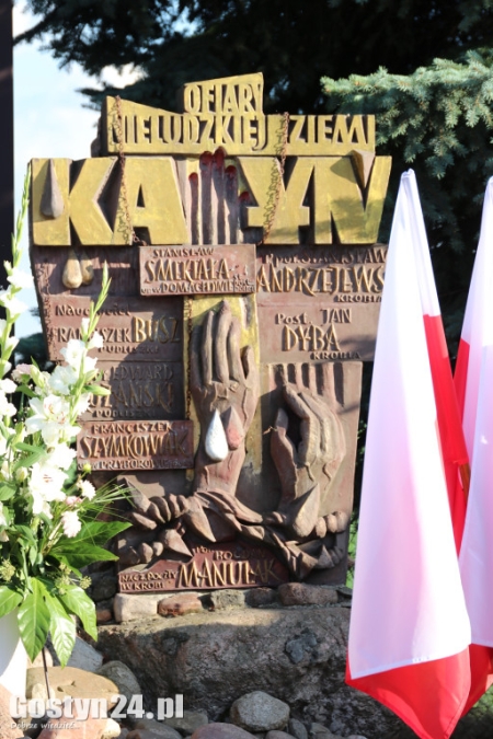 Mieszkańcy Pudliszek oraz gminy Krobia złożyli hołd pod pomnikiem ofiar Katynia