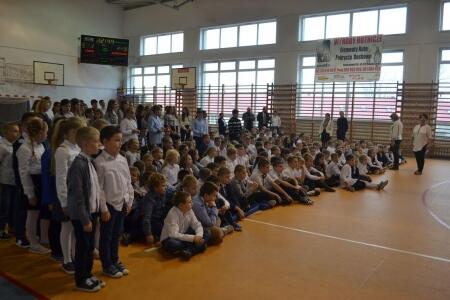 Wspólne śpiewanie Mazurka Dąbrowskiego